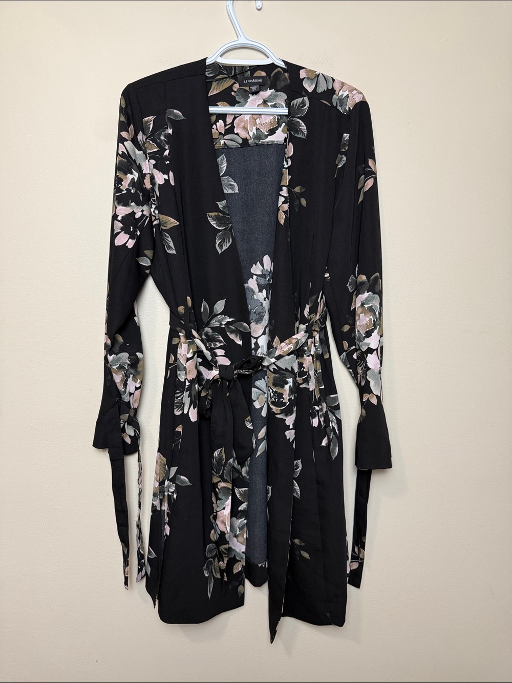 Le Chateau Black Floral Tie-Waist Robe size L